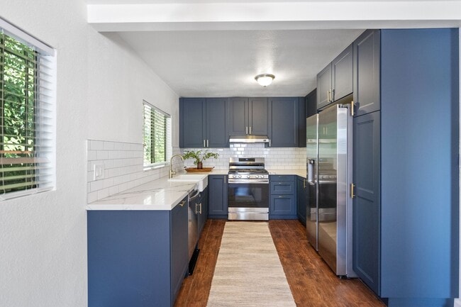 Foto del edificio - 817 N Hobart Blvd