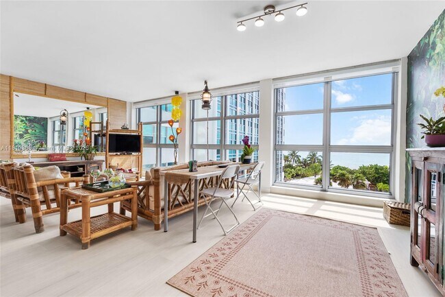 Building Photo - 5055 Collins Ave