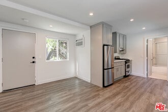 Building Photo - 4136 Grand View Blvd