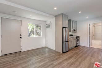Building Photo - 4136 Grand View Blvd