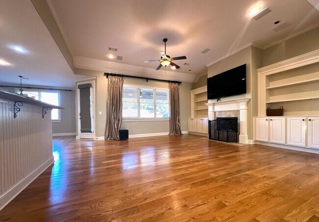 Foto del edificio - 5 Bedroom /4 Bath House in LAKELAND!!!