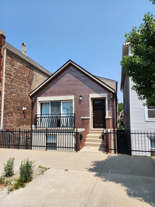 Primary Photo - 2140 W 18th Pl