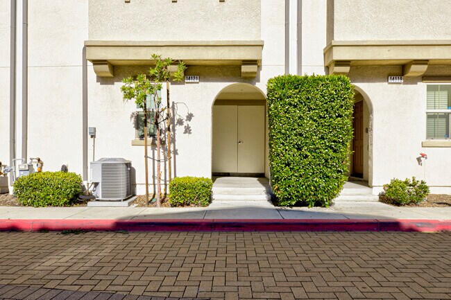 Foto del edificio - 14121 W Oak Ln