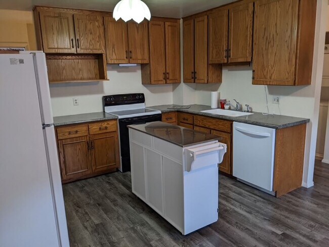 Building Photo - Tulip Way 4125-4127