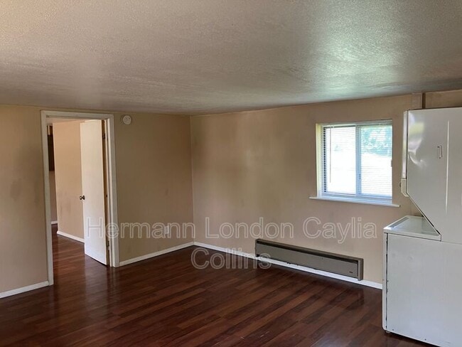Building Photo - 931 Montebello Rd