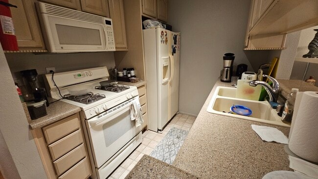 Kitchen - 18645 Hatteras St