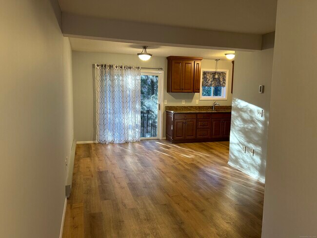 Foto del edificio - 492 East St