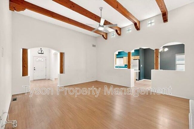 Foto del edificio - 10139 Arroyo Crest Dr NW