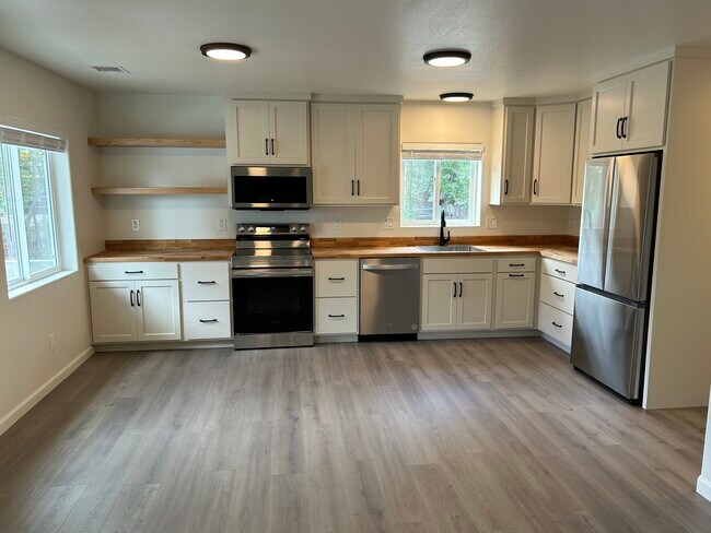 Foto del edificio - 1048 Whipple St