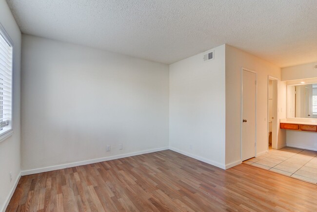 Foto del edificio - 1701 E Katie Ave