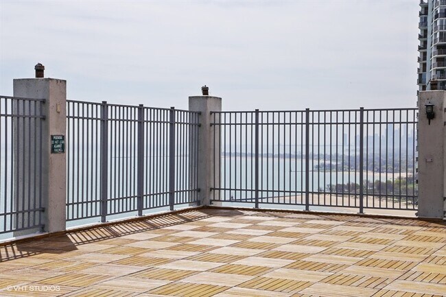 Foto del edificio - 6171 N Sheridan Rd