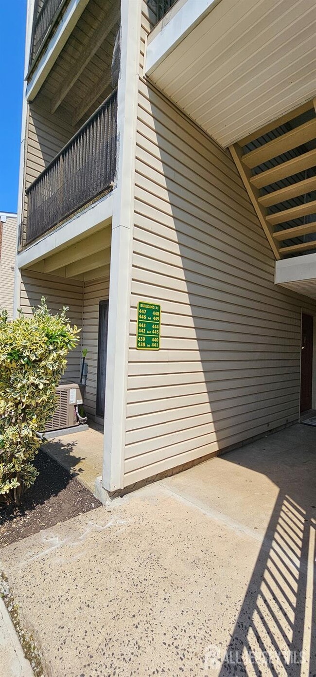 Building Photo - 447 Lancaster Ct