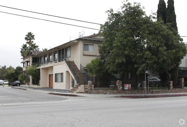 Primary Photo - 2032 Vista Del Mar Ave
