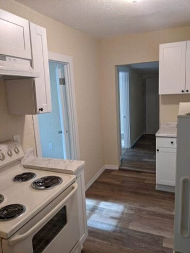 Foto del edificio - Fully remodeled 1 bedroom/ 1 bath cottage ...