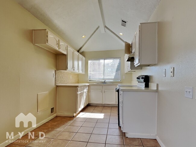 Building Photo - 8731 Summit Pines Dr