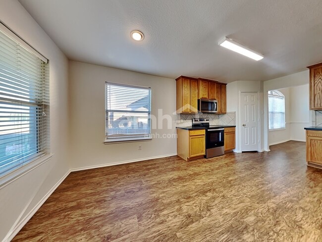 Foto del edificio - 600 Love Ln