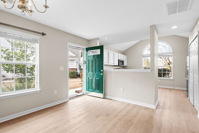 Foto del edificio - 571 Riverward Dr