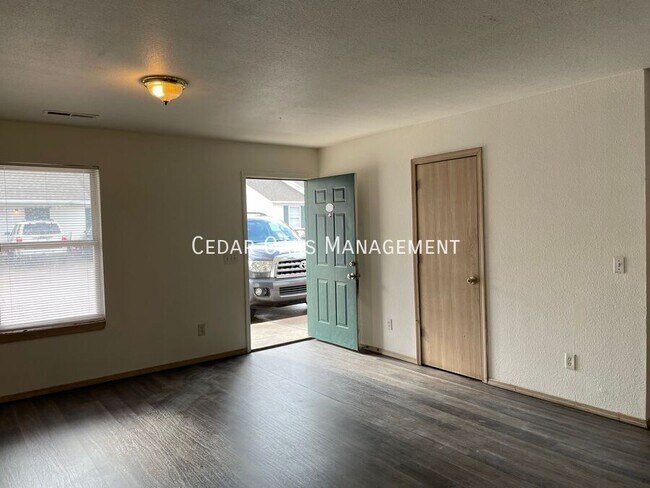 Building Photo - 208 Josie Pl