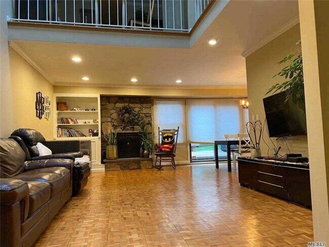 Building Photo - 8 Sheffield Hill