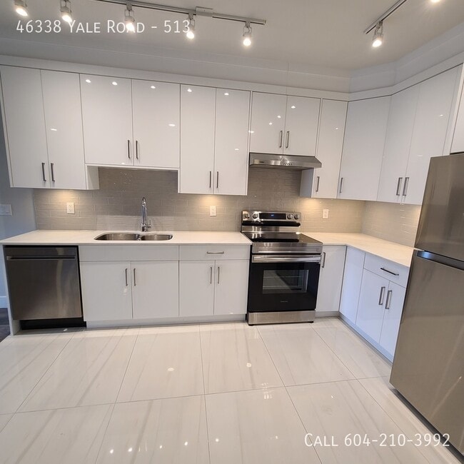 Building Photo - Large 2 Bedroom Unit with Den!
