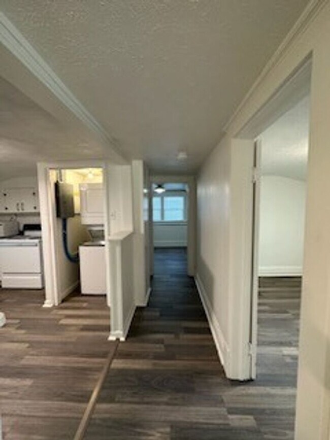 Building Photo - Quiet Triplex