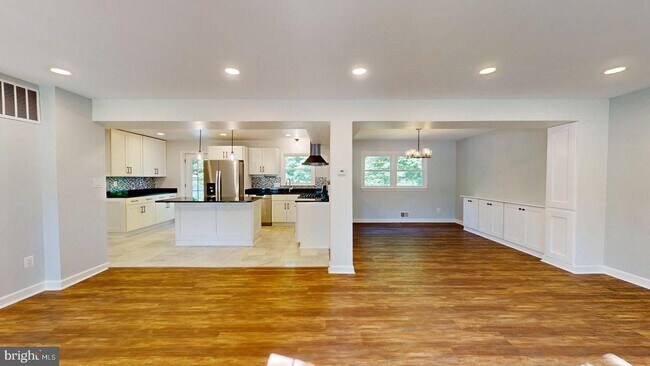 Foto del edificio - 6602 Greenview Ln