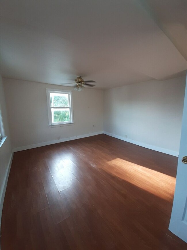 Foto del edificio - 3 bedroom Moline house with 2 car garage!