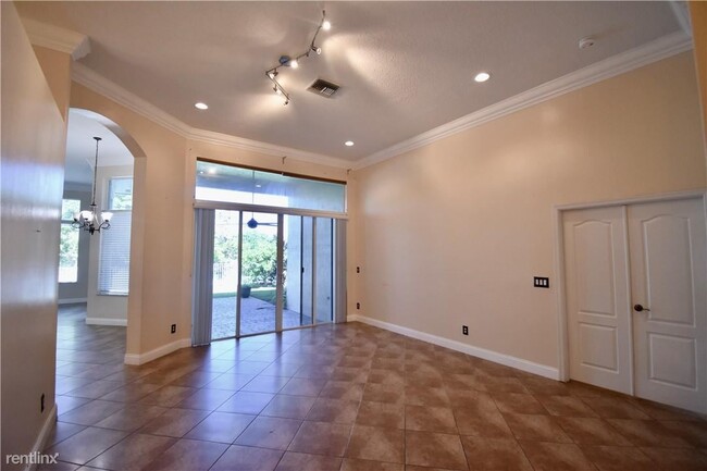 Foto del edificio - 5 br, 3.5 bath House - 6155 SW 192nd Ave