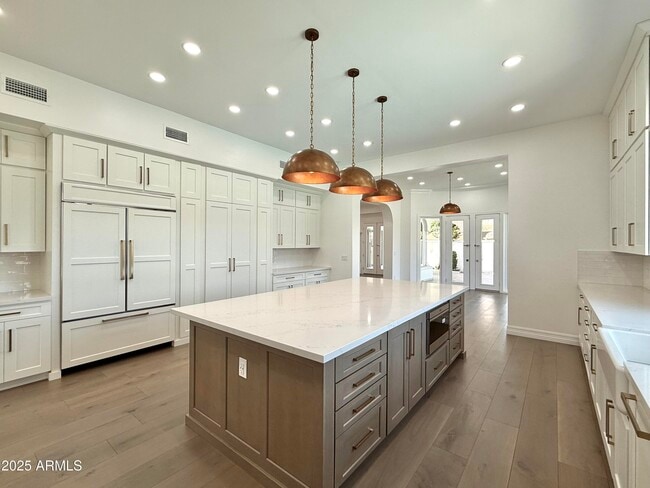 Building Photo - 1523 E Treasure Cove Dr