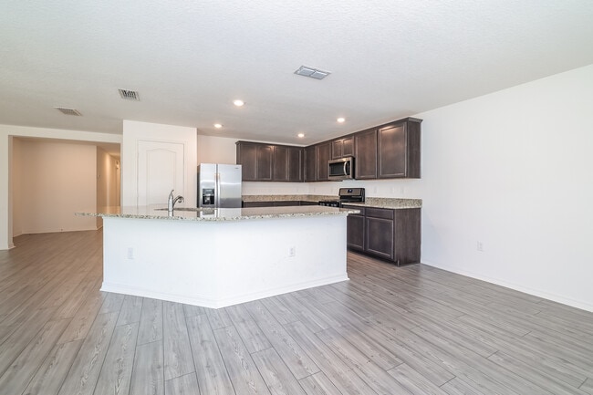 Building Photo - 501 Kensington View Dr