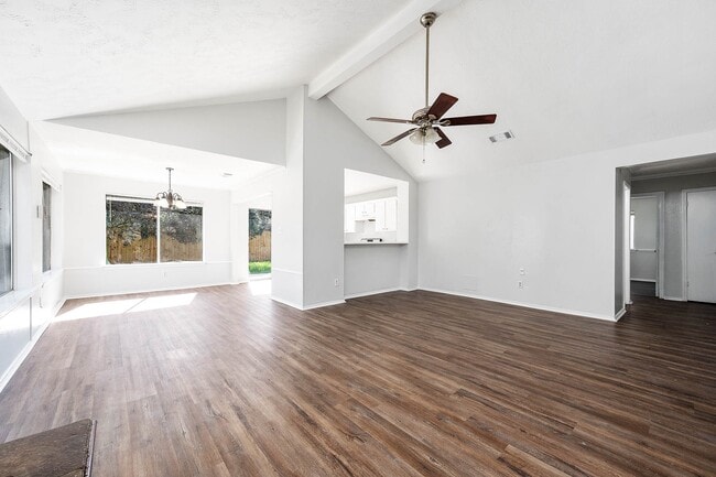 Foto del edificio - 3423 Nutwood Ln