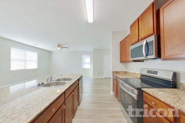 Building Photo - 7156 Tanger Blvd