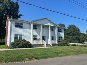 Building Photo - 15 Little St