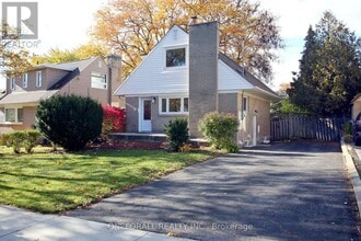 Building Photo - 10 Esmond Crescent