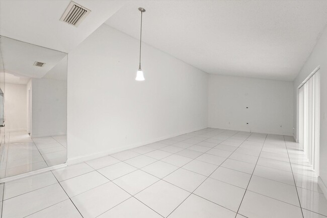 Building Photo - 4749 Holly Lake Dr