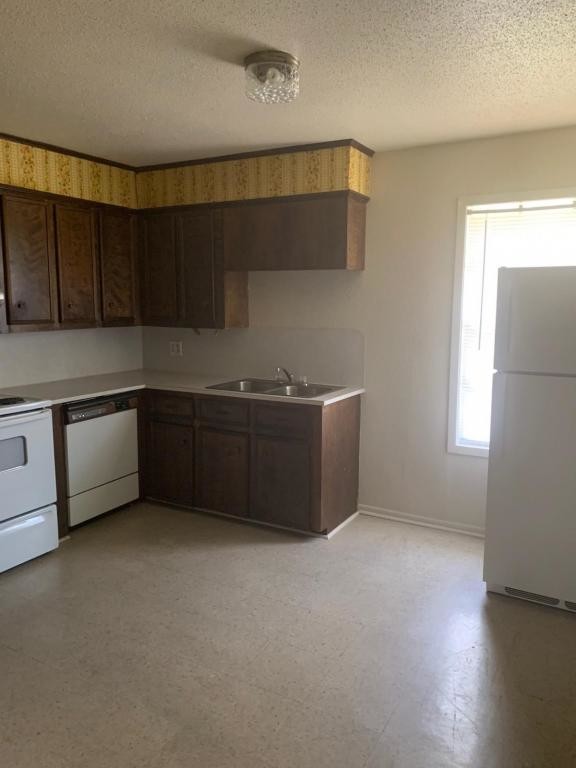 Building Photo - 3408 Maplewood Drive,  #10