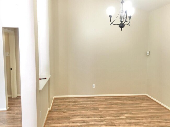 Foto del edificio - 4935 Linden Pl