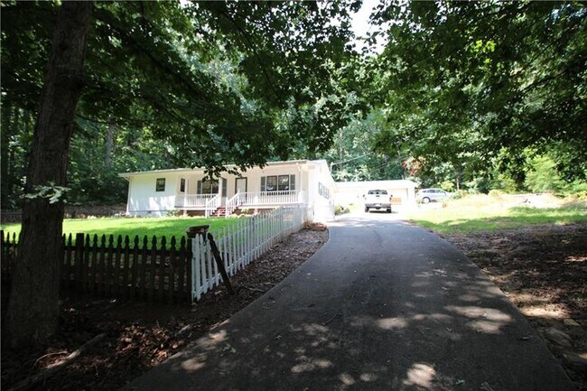 Foto del edificio - 2466 Old Fork Rd