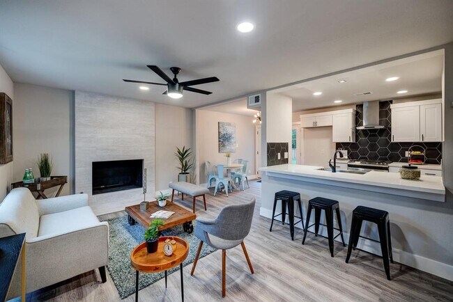 Foto del edificio - 5001 Cottonwood Cir