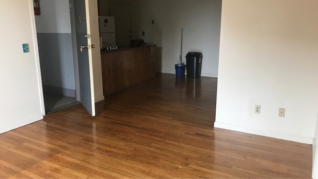 Building Photo - 3866 McRee Ave
