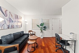 Building Photo - 1110 W 22nd St