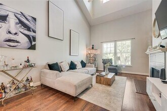 Building Photo - 4904 Live Oak St