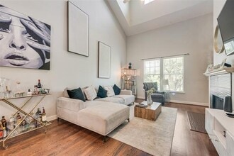 Building Photo - 4904 Live Oak St