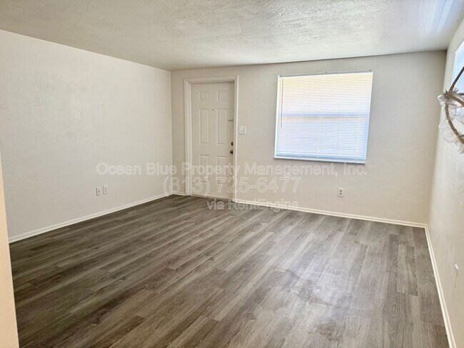 Foto del edificio - 10135 106th Ave N