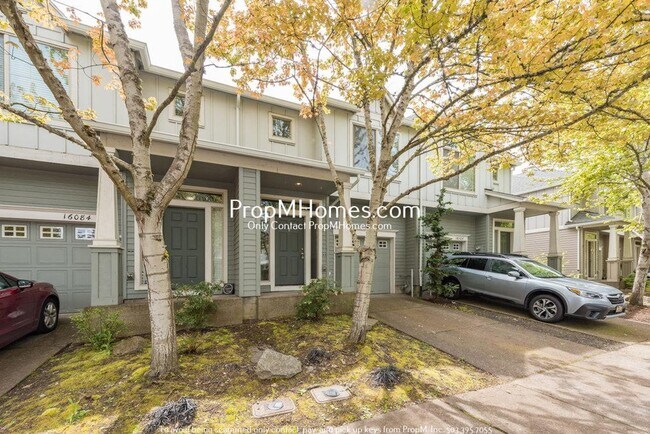 Foto del edificio - Cozy Three Bedroom Townhome in the Heart o...