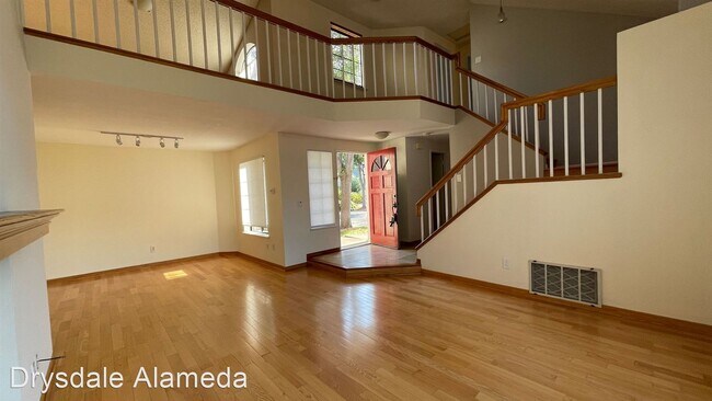 Building Photo - 3 br, 2.5 bath House - 18 Sath Court