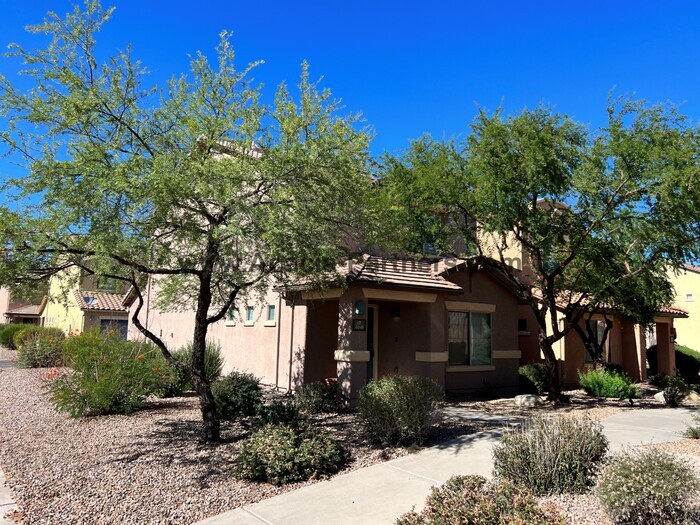 Beautiful Three Bedroom 2 and 1/2 Bath Home - Beautiful Three Bedroom 2 and 1/2 Bath Home