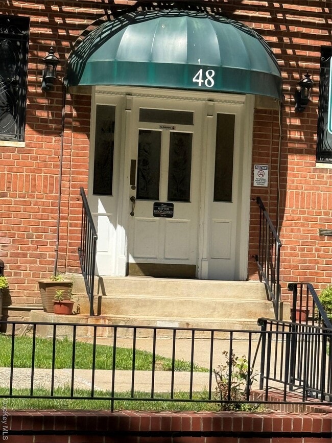Building Photo - 48 Parkway N
