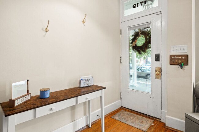 Building Photo - 1719 Hanover Ave