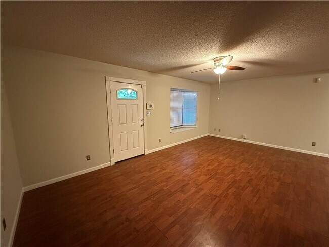 Foto del edificio - 1001 Caroline Ave